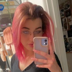 Meet your Posher, Alexis